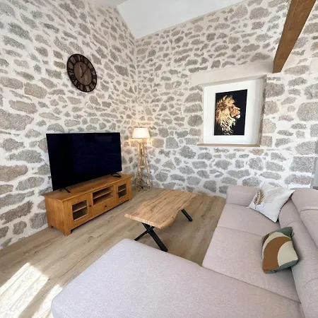 Renoves Pour 8 Pers - Piscine Privee, Cantal Semesterbostad *