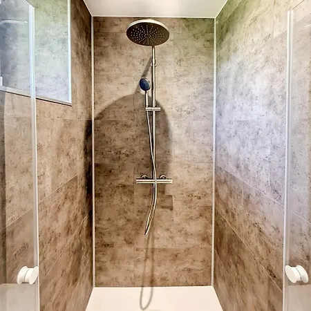 Renoves Pour 8 Pers - Piscine Privee, Cantal Semesterbostad