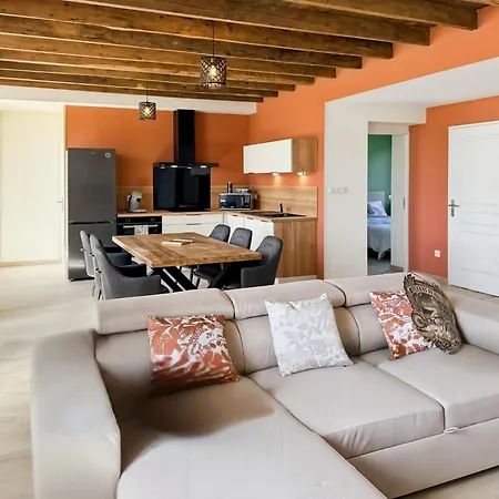 Renoves Pour 8 Pers - Piscine Privee, Cantal Casa de Férias *
